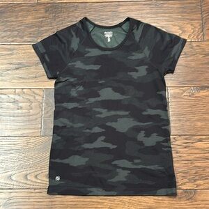 Athleta women’s size medium black/gray camo short sleeve athletic shirt